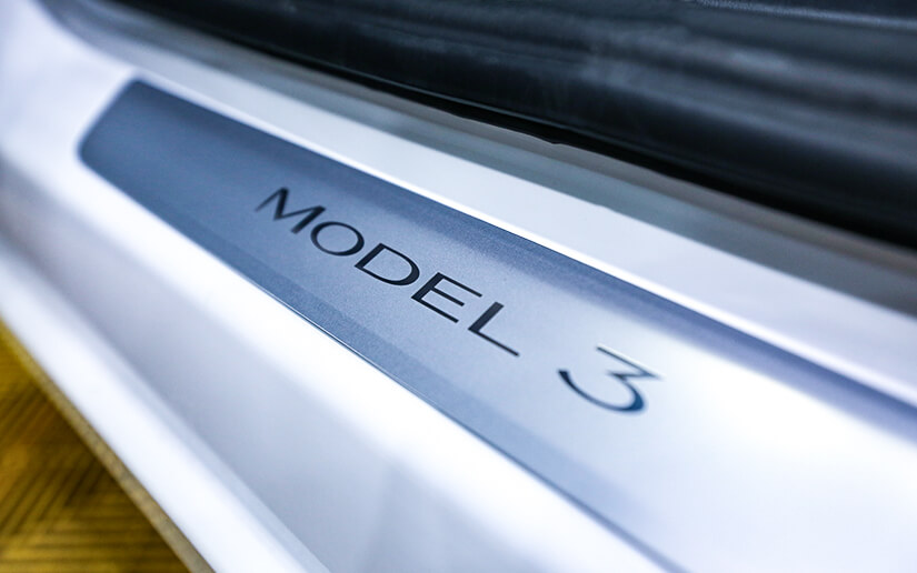 特斯拉Model 3装贴罗利普斯隐形车衣