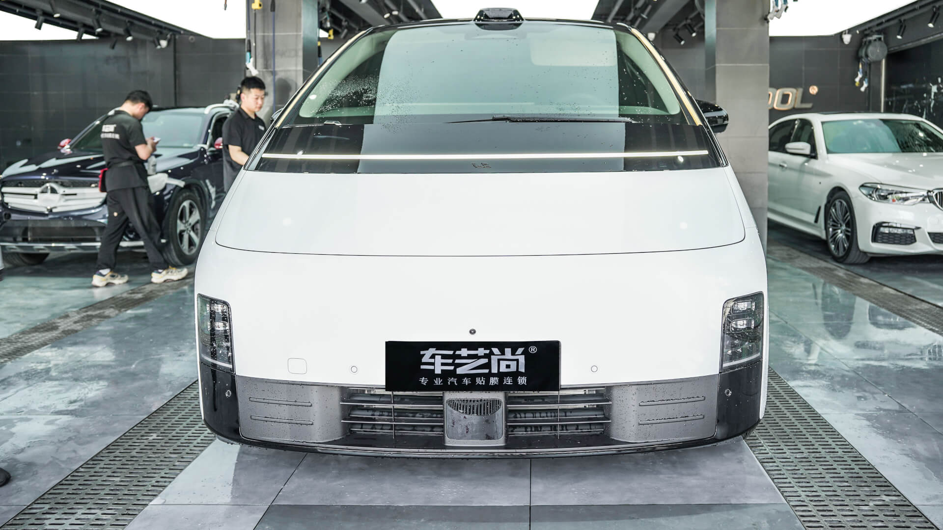 理想MEGA上海装贴威固V10车衣隐形车衣汽车贴膜案例