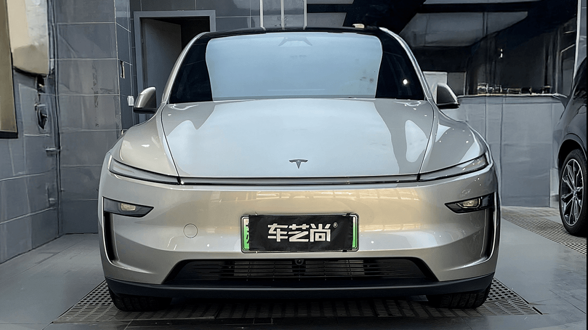 车艺尚南京旗舰店：特斯拉Model Y装贴小蓝企鹅车衣