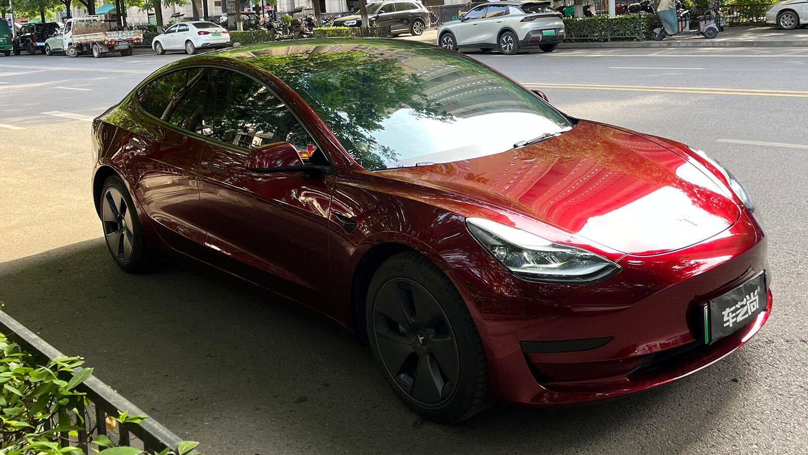西安车身改色推荐｜特斯拉 Model3 液态金属龙血红完工案例