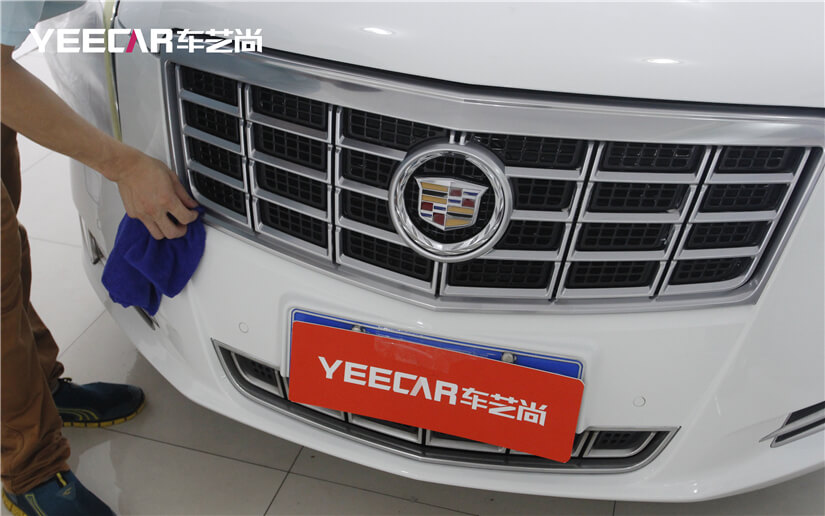 擦拭多余的镀晶剂