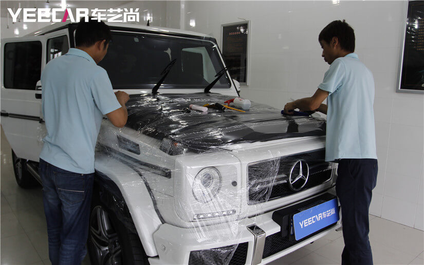 奔驰G55前档贴膜施工