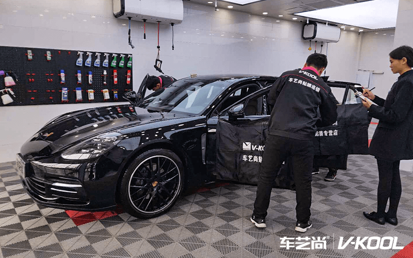 威固汽车贴膜施工中