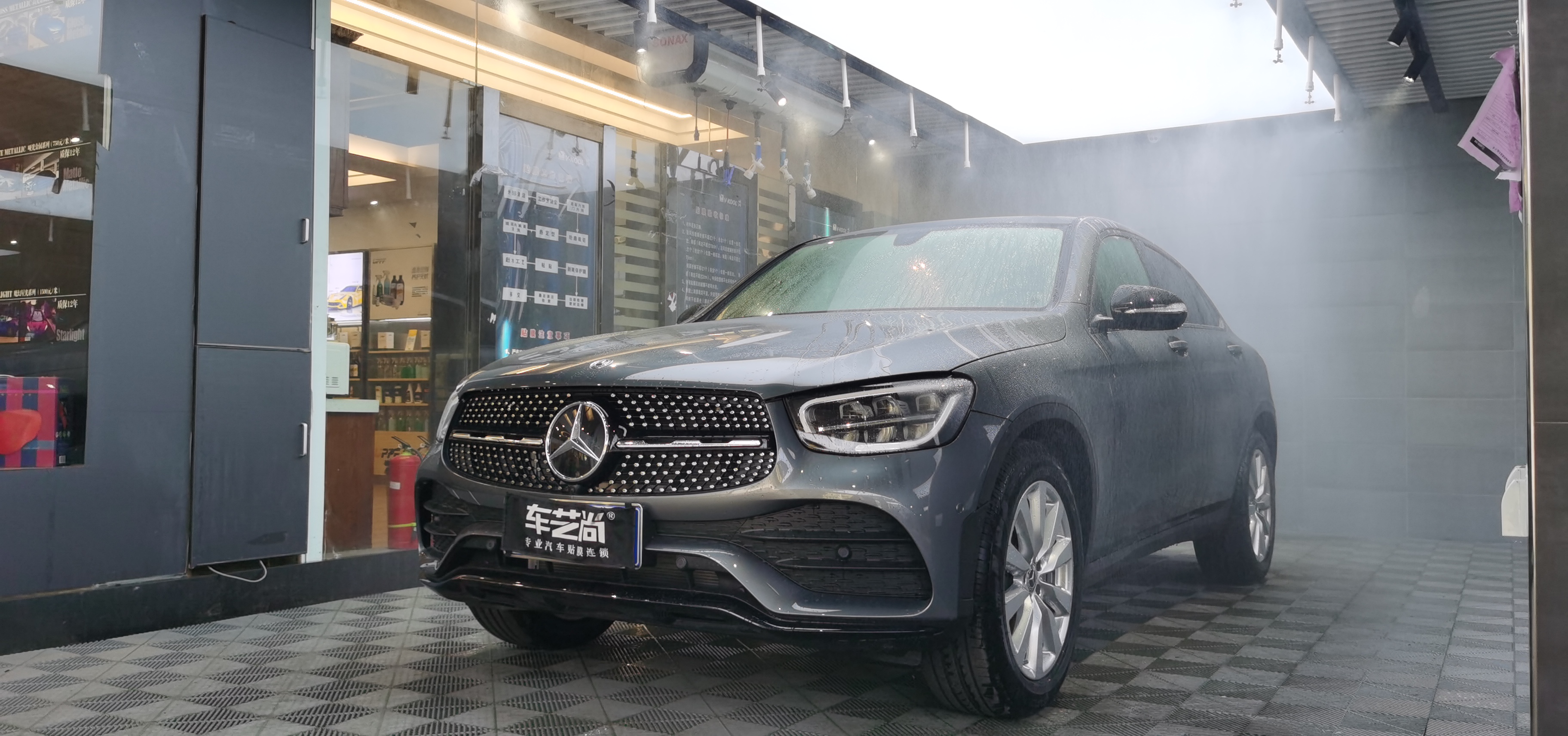 专业无尘贴膜施工间 专业无尘贴膜施工间