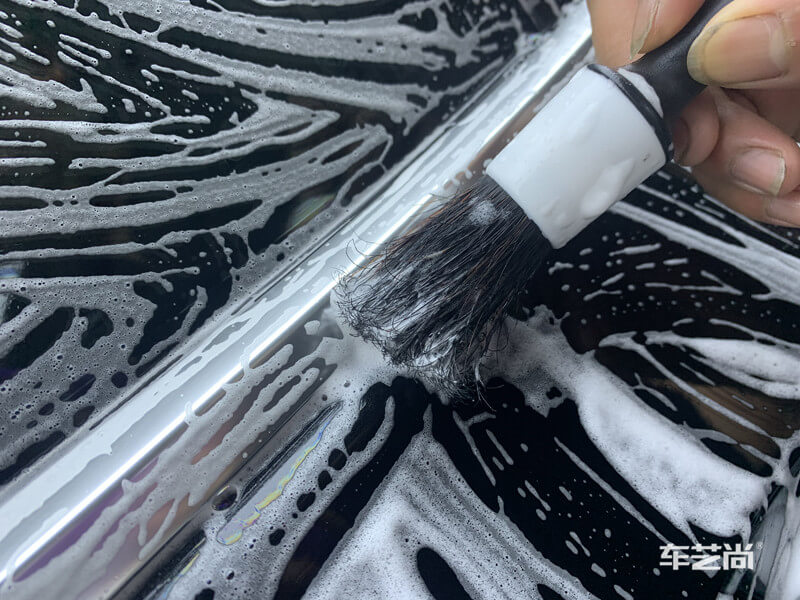 汽车贴膜钱如何清洁？