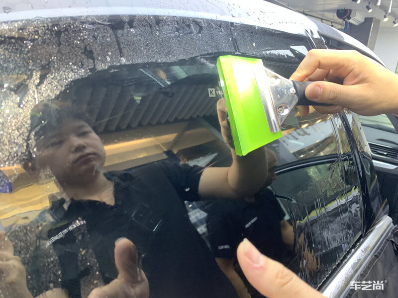 汽车贴膜什么才是专业施工？