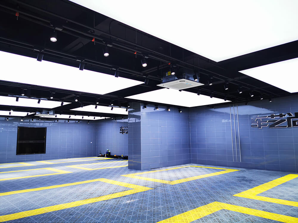 车艺尚汽车贴膜苏州店施工间