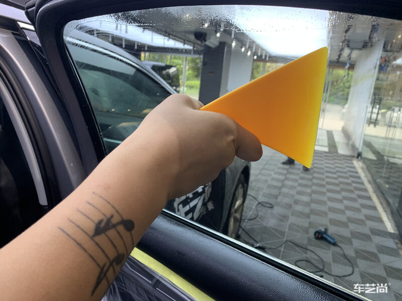 汽车贴膜会划伤爱车吗？