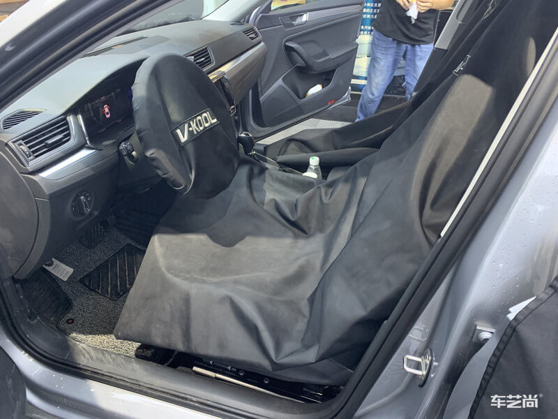 汽车贴玻璃膜时车辆会进水吗？