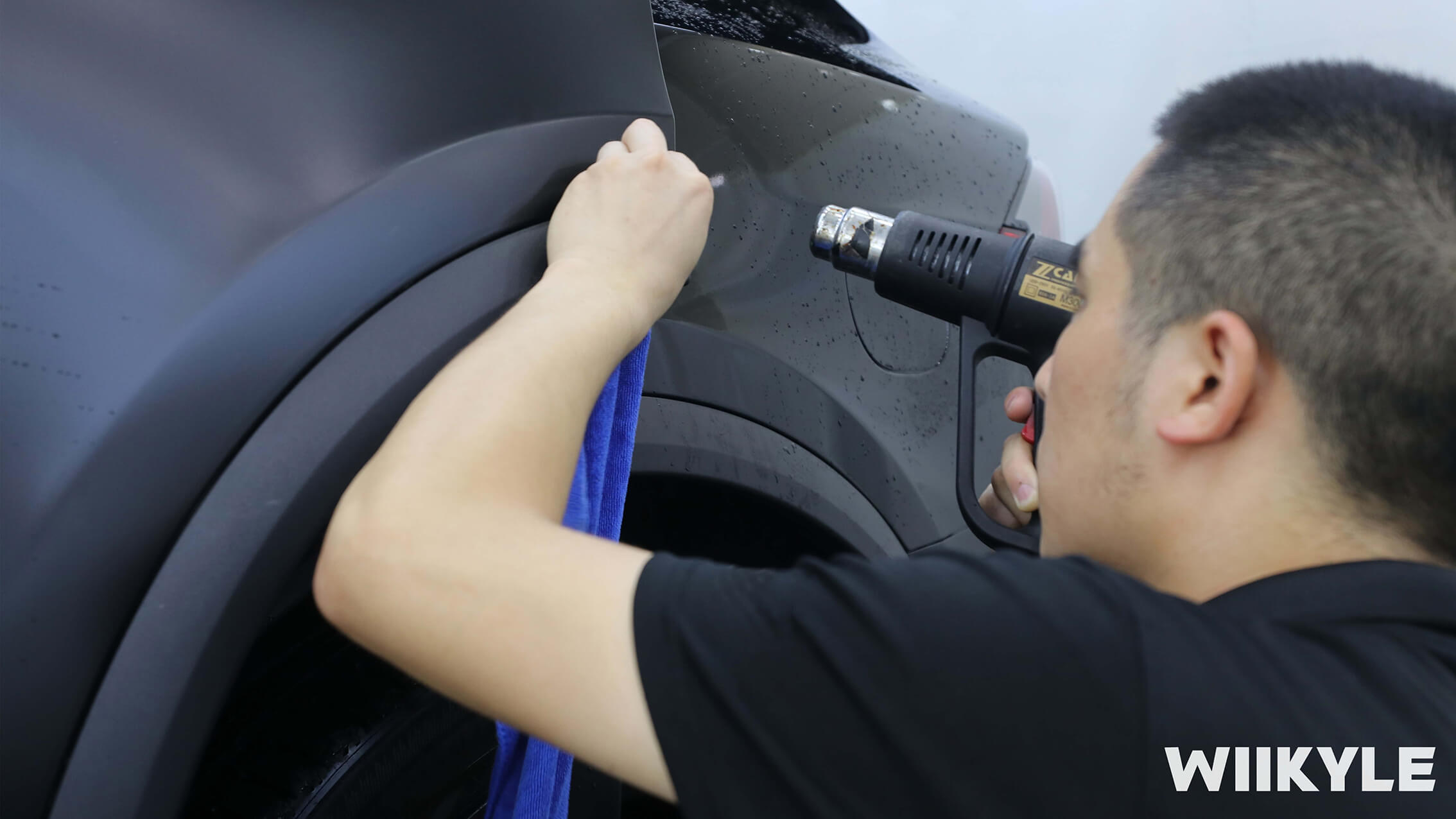 使用烤枪恒温烘烤，进行无痕包边