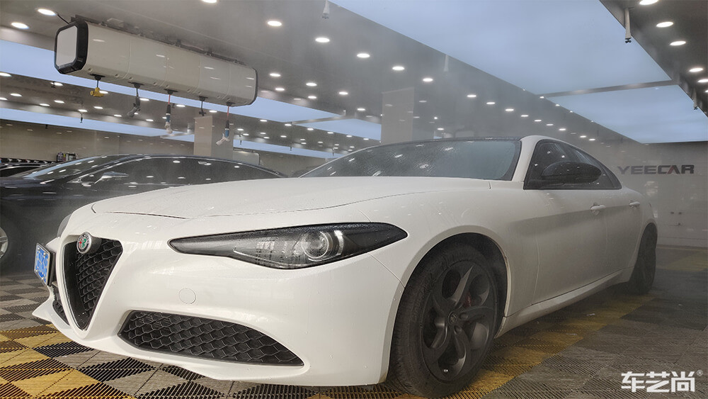 汽车贴膜专业施工是什么样的？