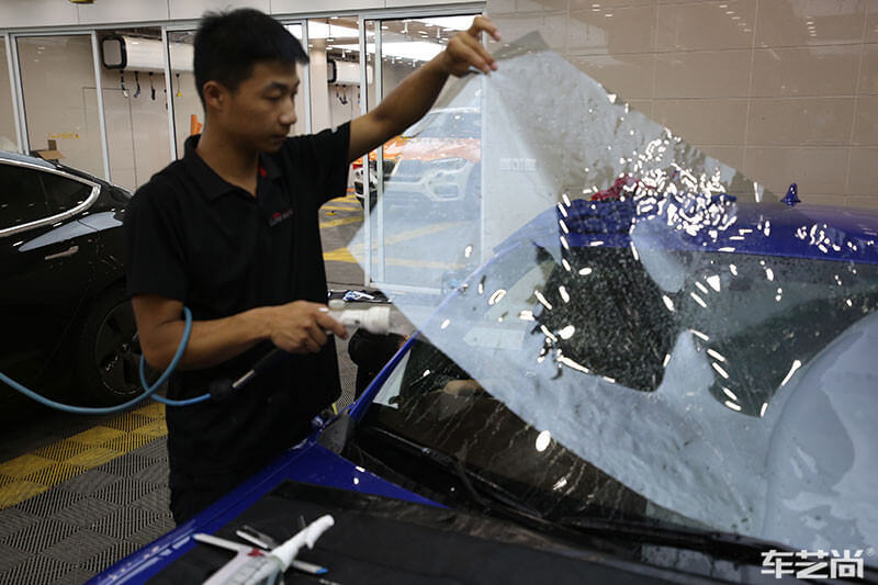 汽车贴膜施工过程（图五）