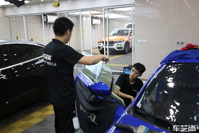 汽车贴膜施工过程（图十一）