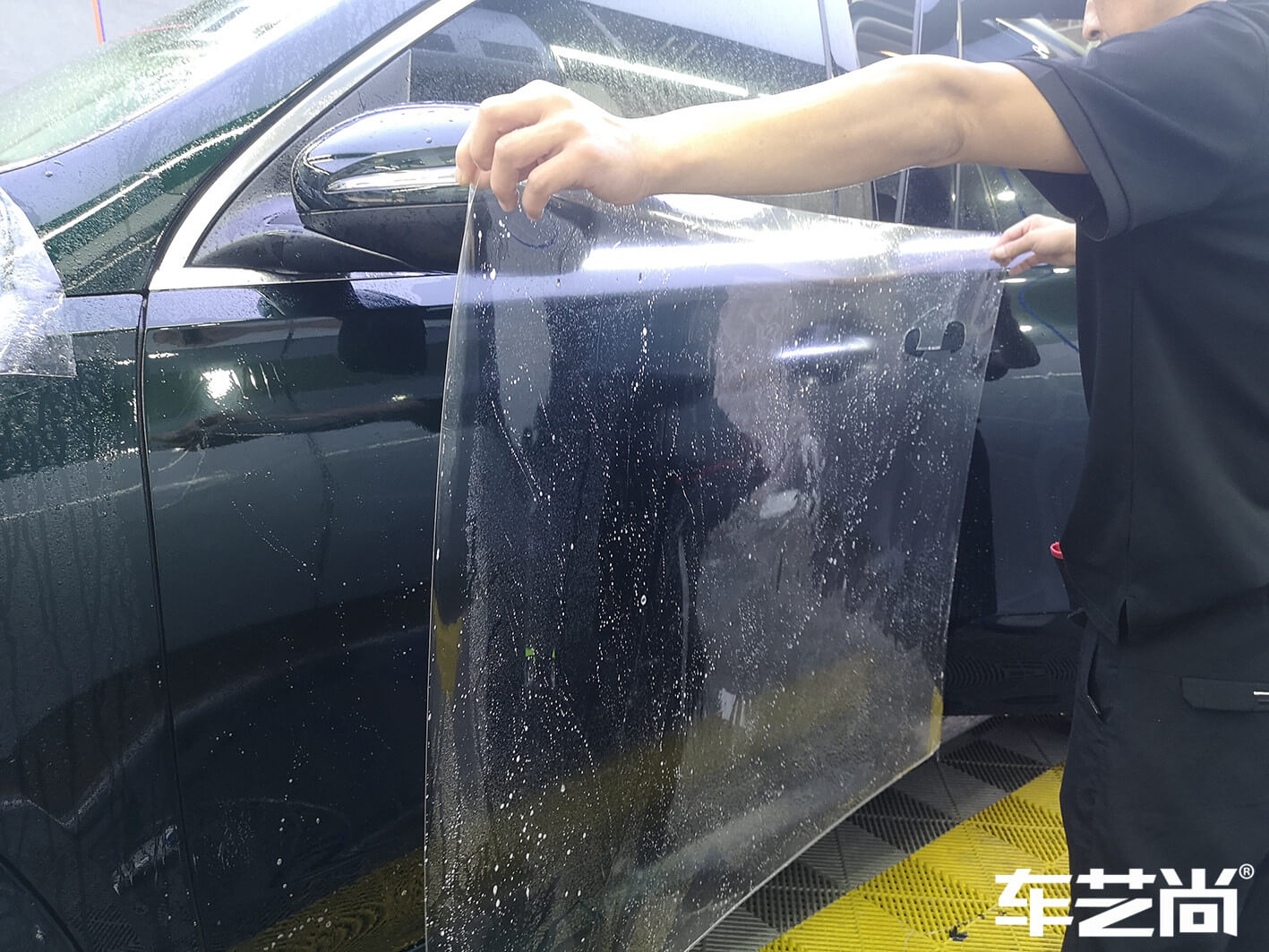 奔驰GLE选择威固V100漆面保护膜，施工案例展示（图四）