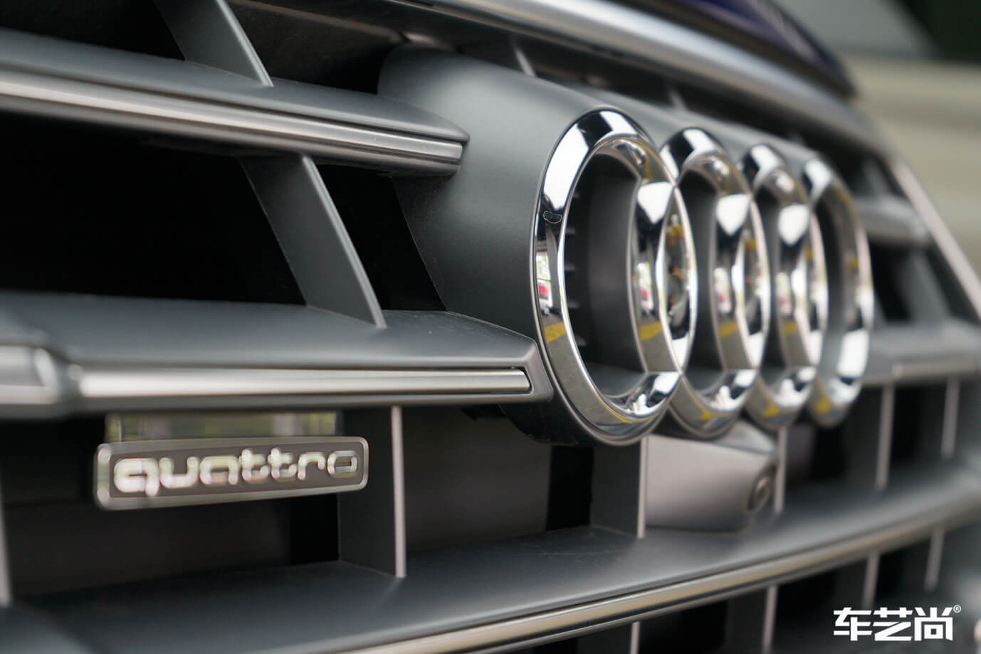 蓝色奥迪Q5L施工罗利普斯漆面保护膜流程图（13）