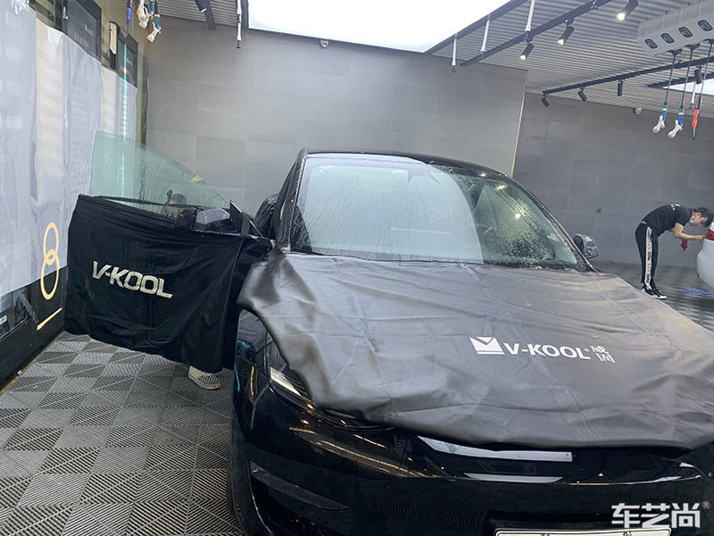 特斯拉Model 3施工威固隔热膜案例（图片展示二）