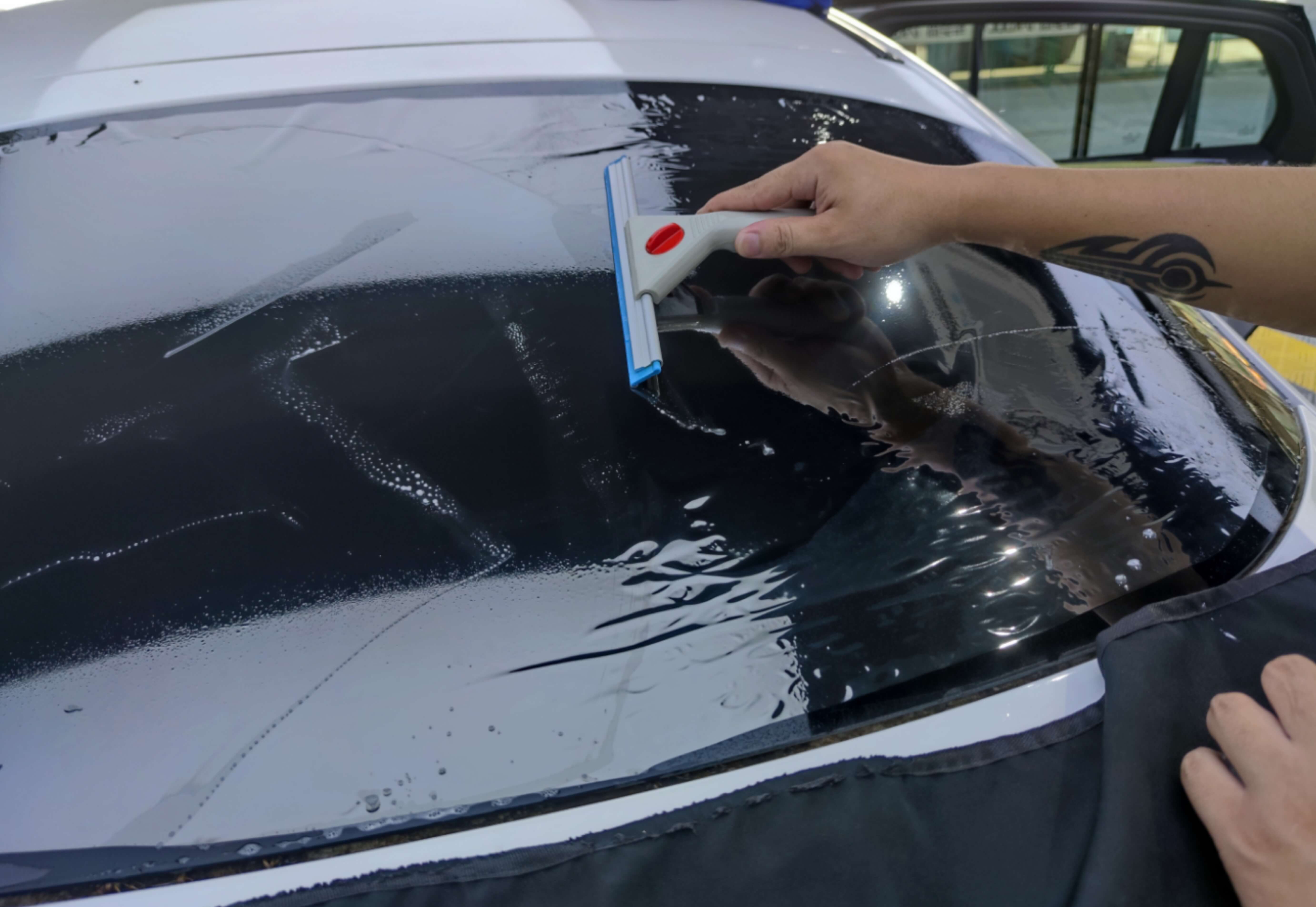 冬天需不需要贴汽车玻璃膜？