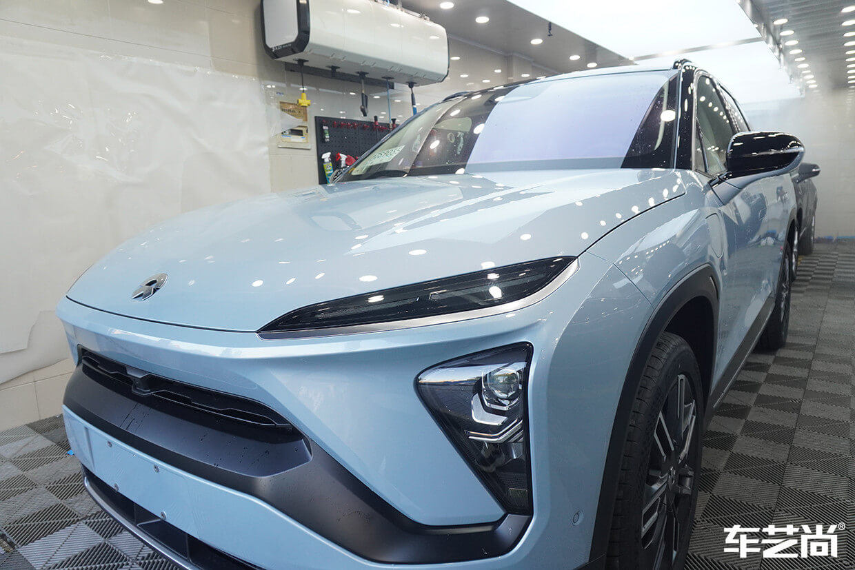 蔚来ES6贴车衣提升光泽度