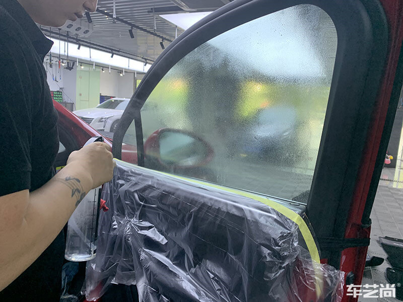 保时捷卡宴施工威固隔热膜案例过程图片2