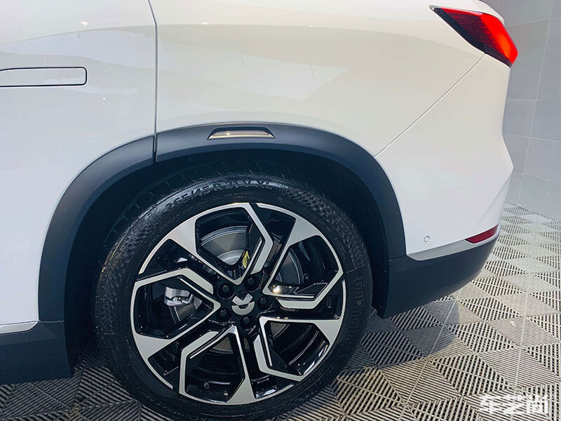 蔚来ES8威固漆面保护膜施工后（侧面）