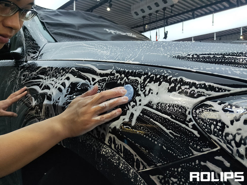 汽车贴隐形车衣是怎么施工的？