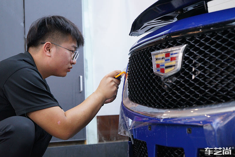 凯迪拉克CT5施工漆面保护膜过程（图一）