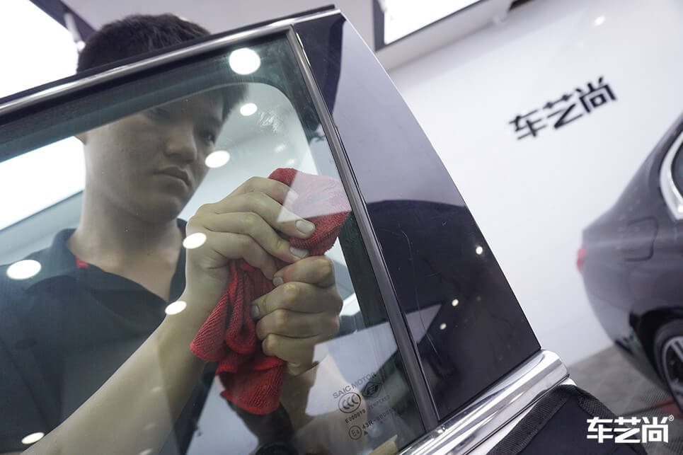 荣威RX5施工威固玻璃膜，施工流程+效果图展示（8）