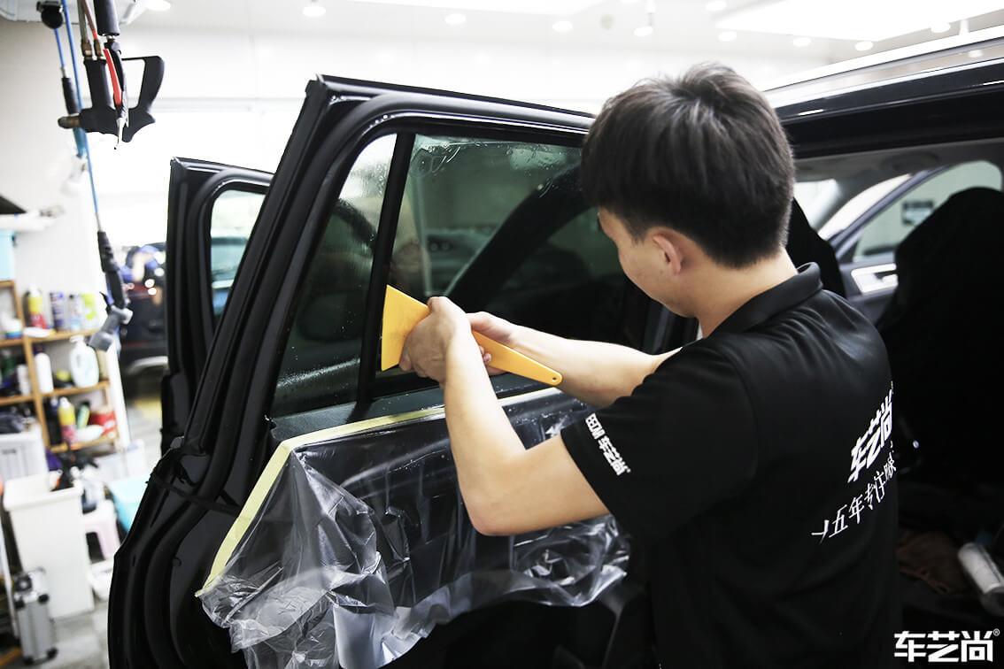 大众380 TSI施工威固玻璃膜（8）
