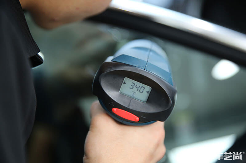 奥迪A6L施工威固隔热膜过程展示（图九）