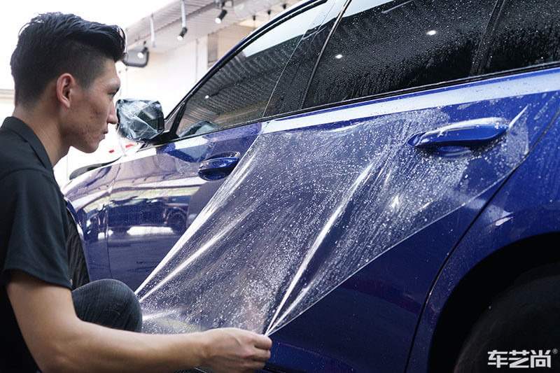 凯迪拉克CT5施工漆面保护膜过程（图十二）