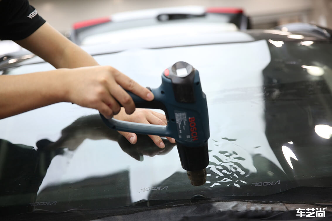 白色丰田RAV4威固隔热膜专业施工案例（6）