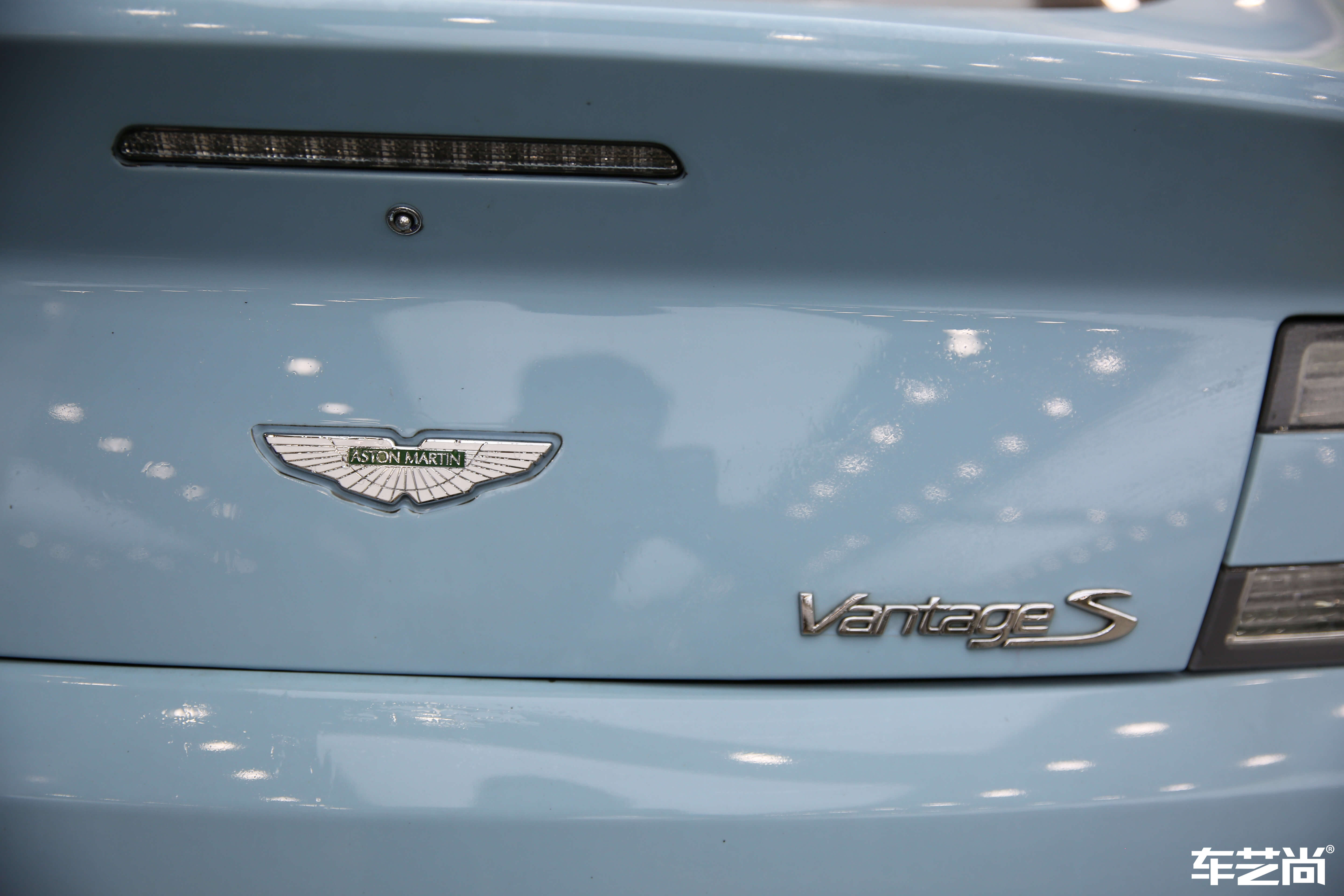 蓝色阿斯顿马丁选择车艺尚进行车辆清洗（10）