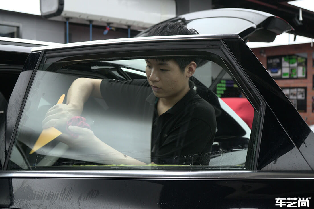 宾利添越施工威固隔热膜流程展示，细节呈现（8）