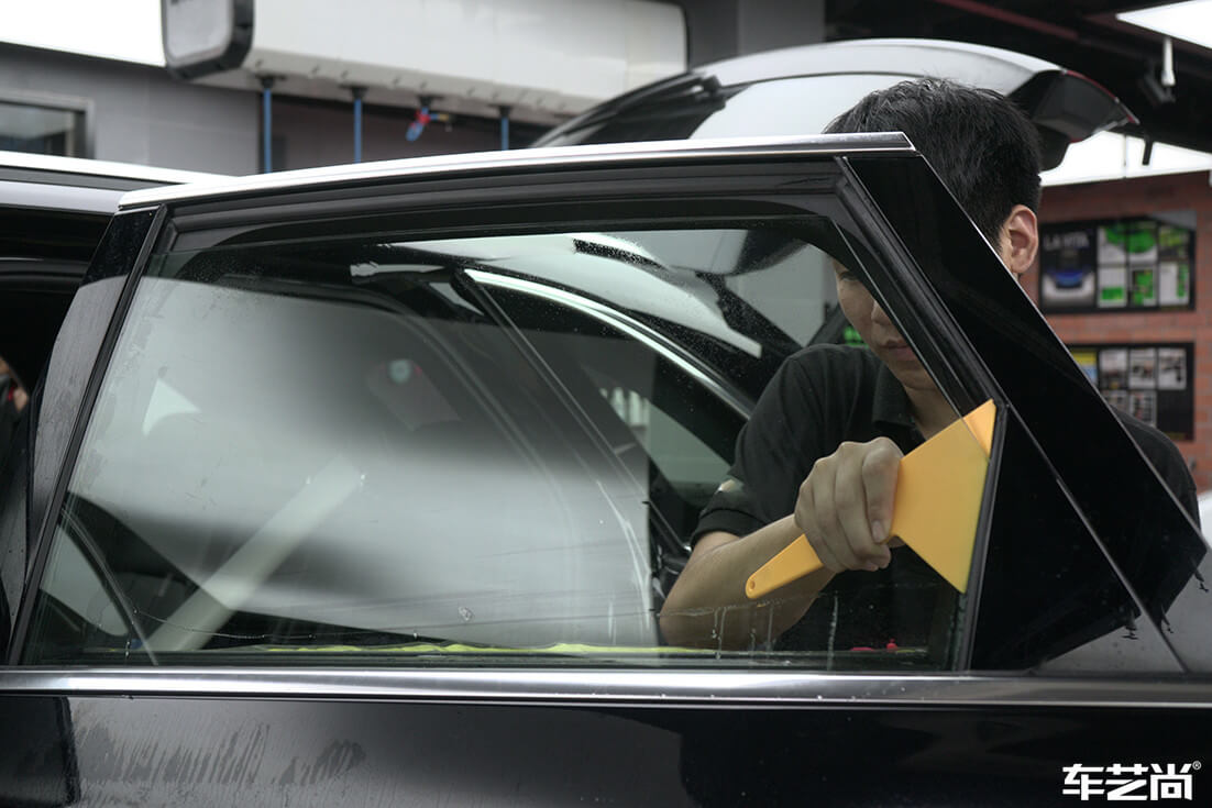 宾利添越施工威固隔热膜流程展示，细节呈现（5）