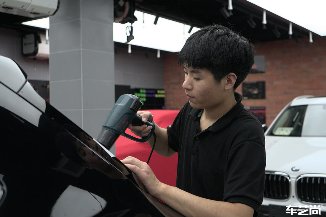 宾利添越施工威固隔热膜流程展示，细节呈现（3）