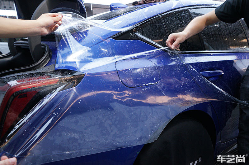 凯迪拉克CT5施工漆面保护膜过程（图七）