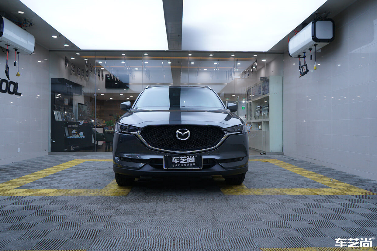 马自达装贴威固隐形车衣，施工流程展示（12）