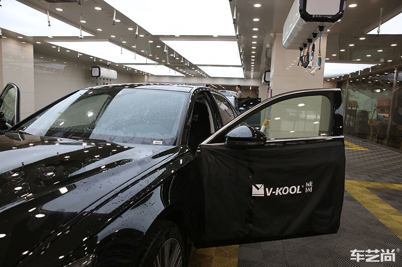 奥迪A6L施工威固隔热膜过程展示（图四）