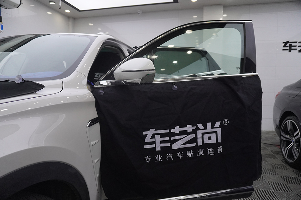 贴改色膜需要备案