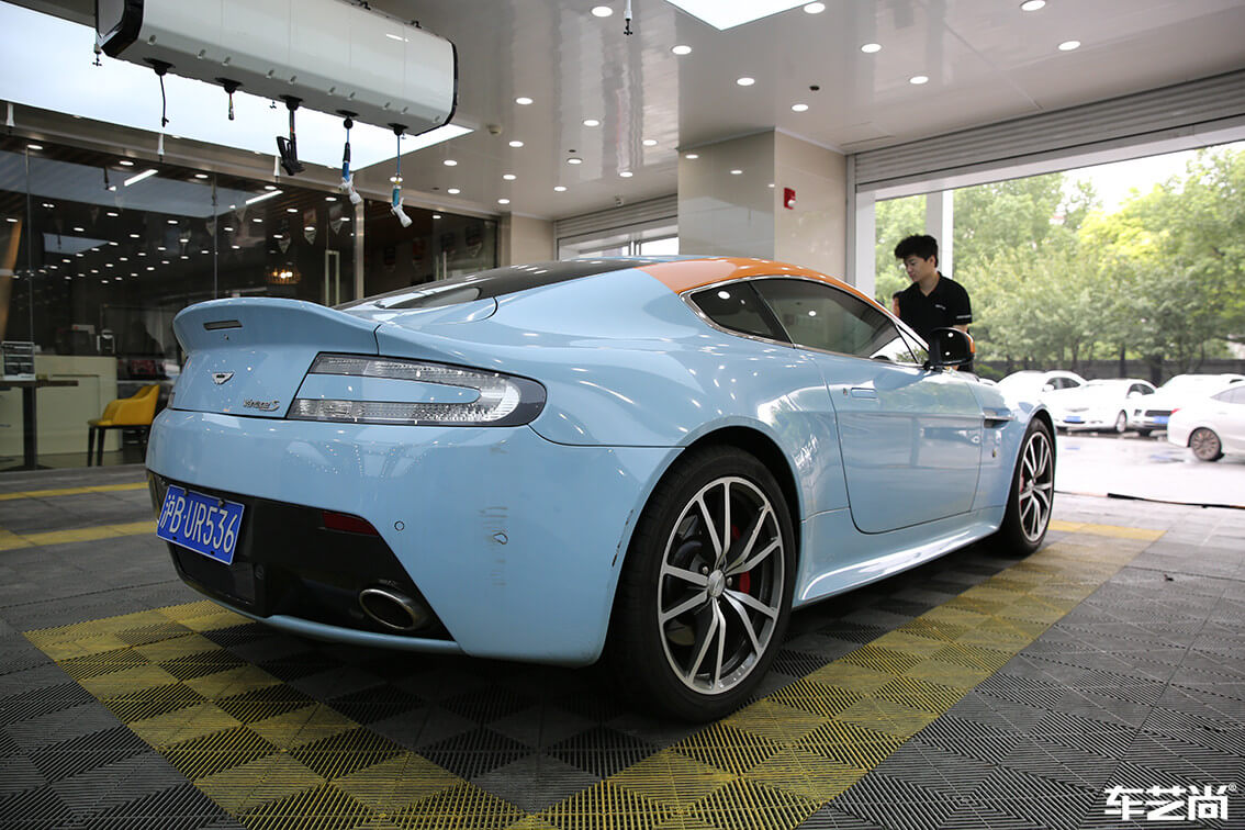 蓝色阿斯顿马丁选择车艺尚进行车辆清洗（21）
