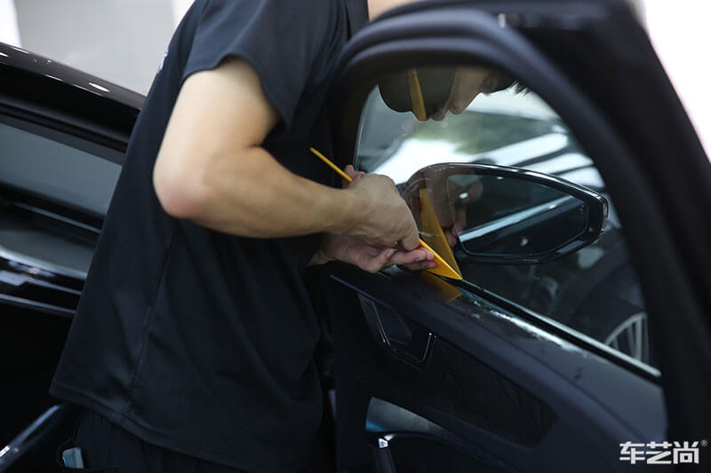 奥迪A6L施工威固隔热膜过程展示（图十一）