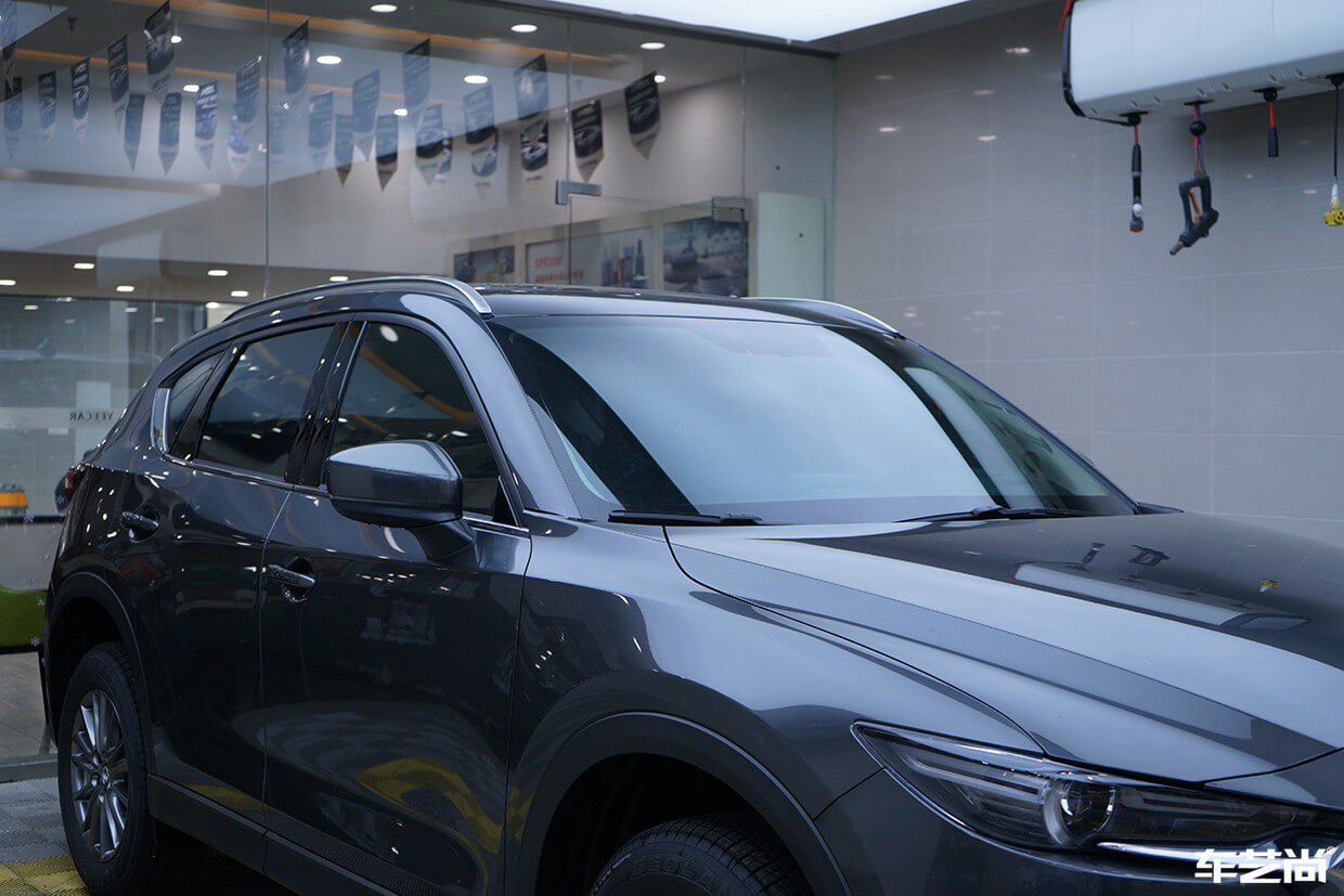 马自达装贴威固隐形车衣，施工流程展示（9）