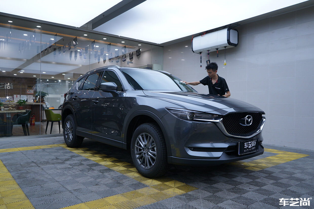 马自达装贴威固隐形车衣，施工流程展示（7