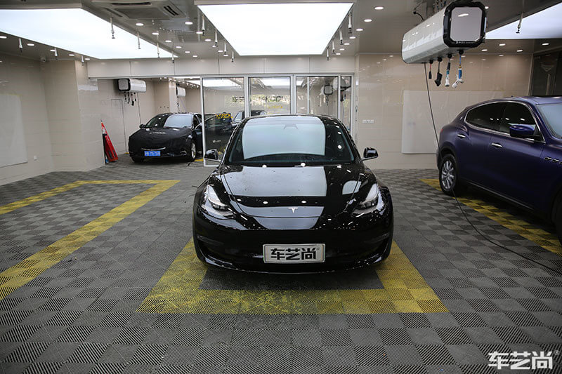 特斯拉Model 3隐形车衣施工效果展示（正前图）