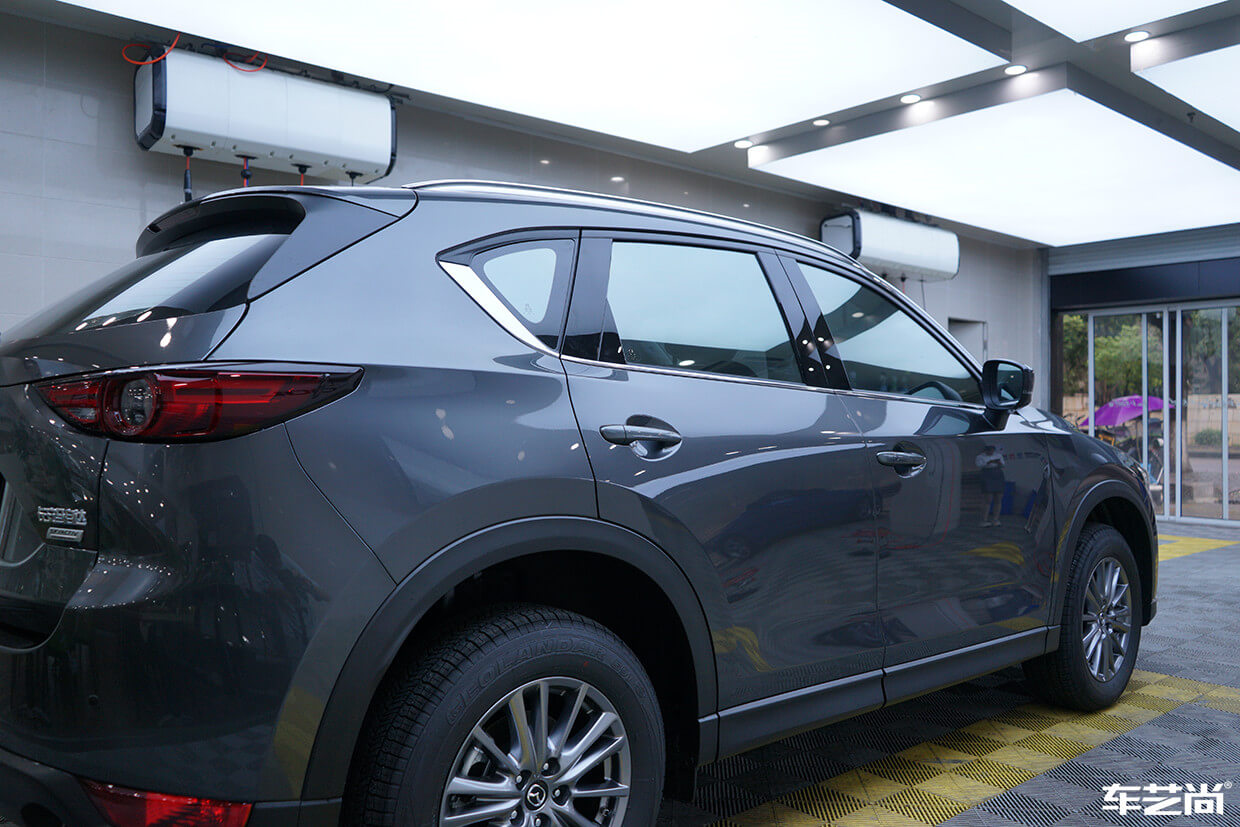 马自达装贴威固隐形车衣，施工流程展示（10）