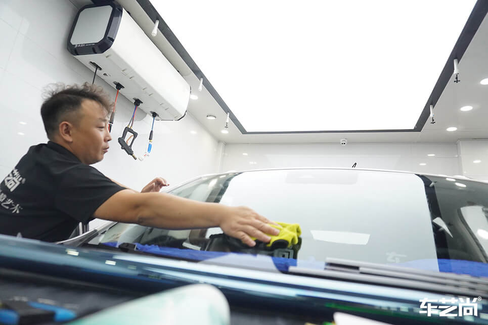 荣威RX5施工威固玻璃膜，施工流程+效果图展示（7）