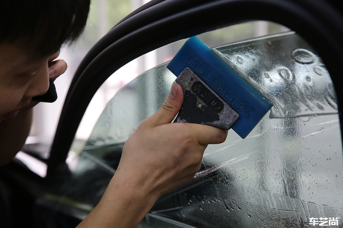 奥迪 A6L装贴威固隐形车衣，施工流程展示（6）