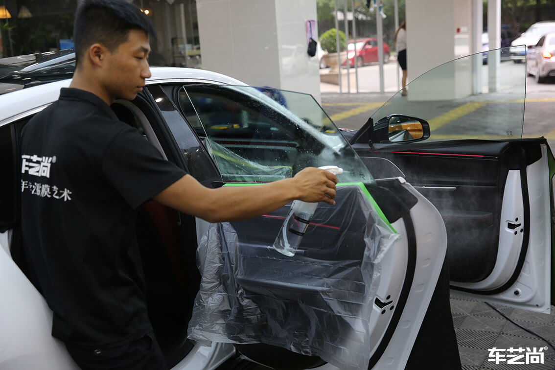 小鹏P7选择施工威固隔热膜（10）