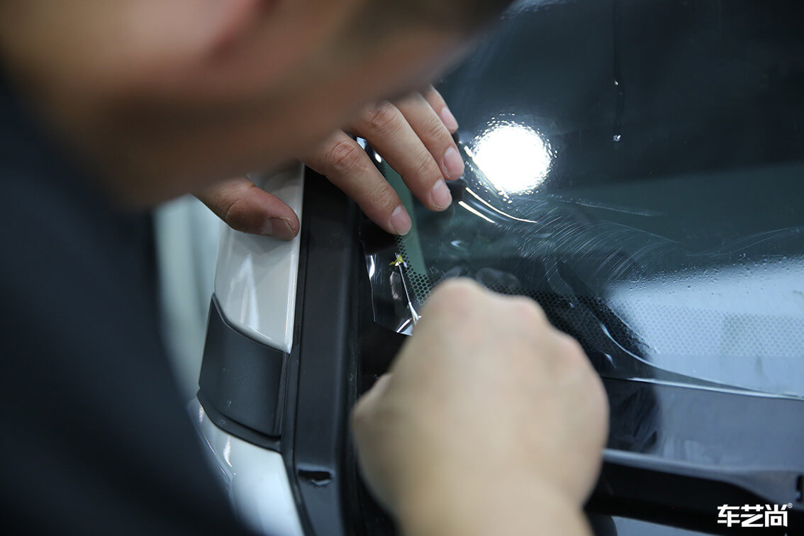 白色丰田RAV4威固隔热膜专业施工案例（8）