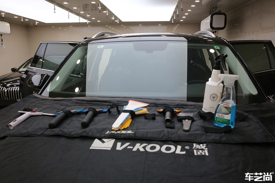 大众380 TSI施工威固玻璃膜（5）